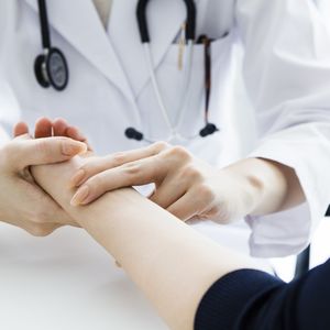 東京の内科に肝臓病の相談をしたいとお考えの方は高橋医院をご利用ください